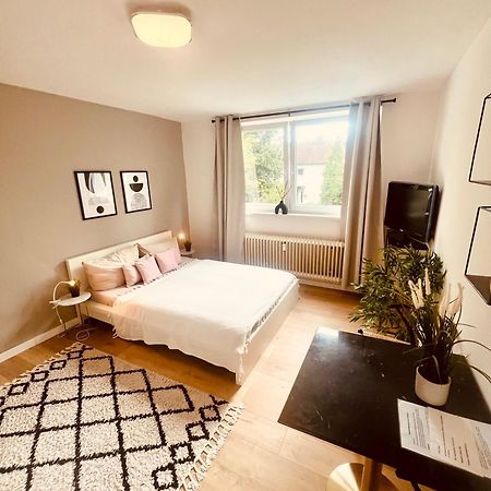 Ferienwohnung an der Uniklinik mit eigener Küche und renoviertem Badezimmer Homburg  Exterior foto