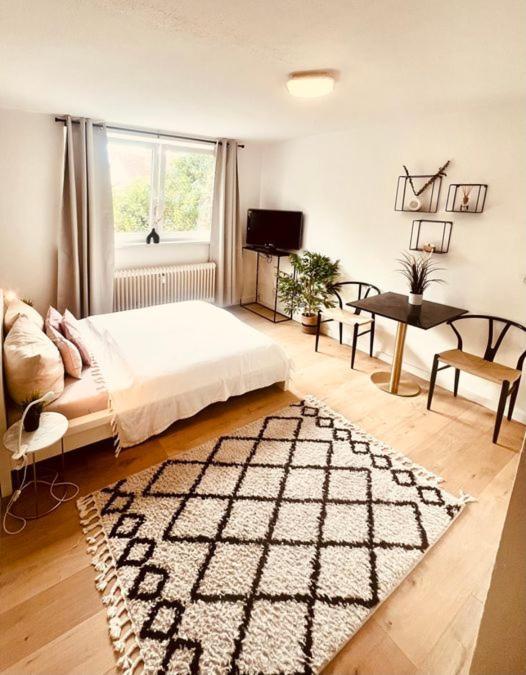 Ferienwohnung an der Uniklinik mit eigener Küche und renoviertem Badezimmer Homburg  Exterior foto