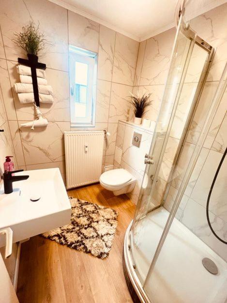 Ferienwohnung an der Uniklinik mit eigener Küche und renoviertem Badezimmer Homburg  Exterior foto